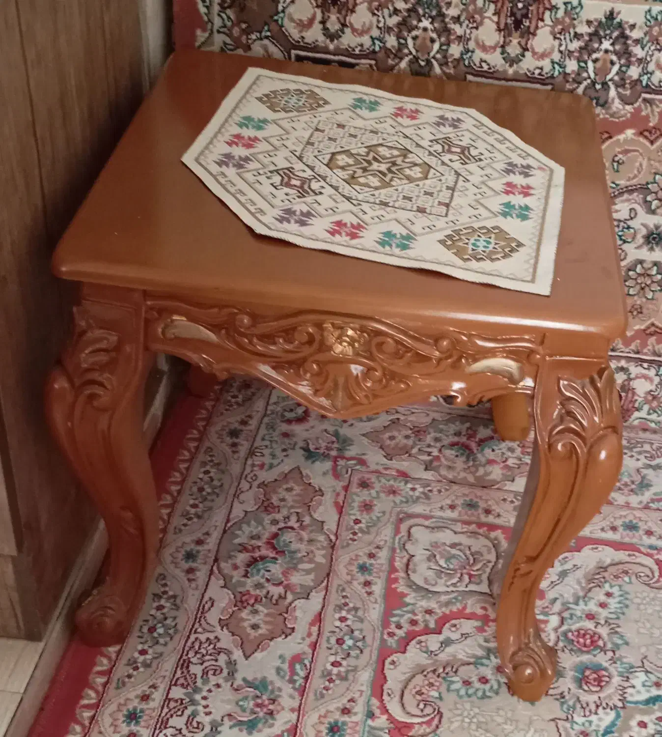 جلو مبلی و دوعدد میز عسلی|مبلمان خانگی و میز عسلی|ماهدشت, |دیوار