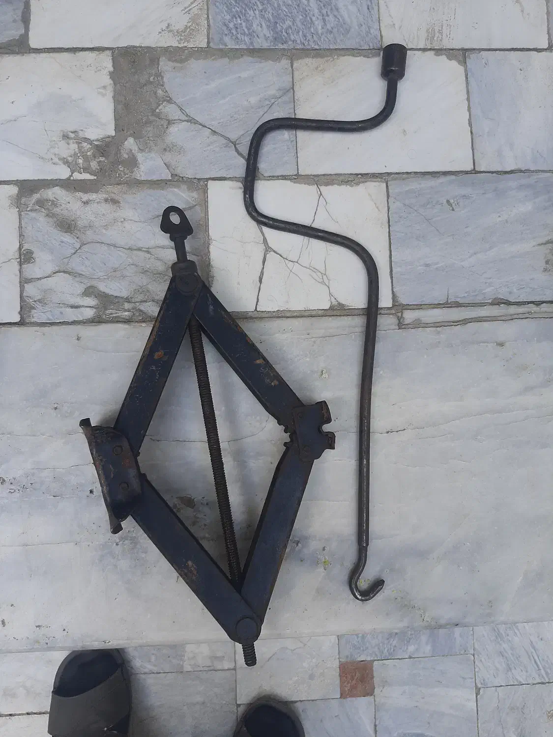 جک و آچار چرخ+ چراغ پژو ( قابش شکسته)|قطعات یدکی و لوازم جانبی|قم, شاه سید علی|دیوار