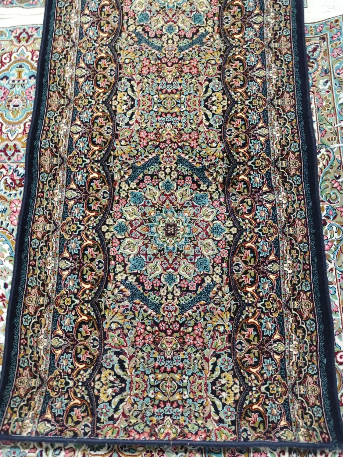 قالیچه راهرو و کناره|فرش|نیشابور, شریعتی|دیوار