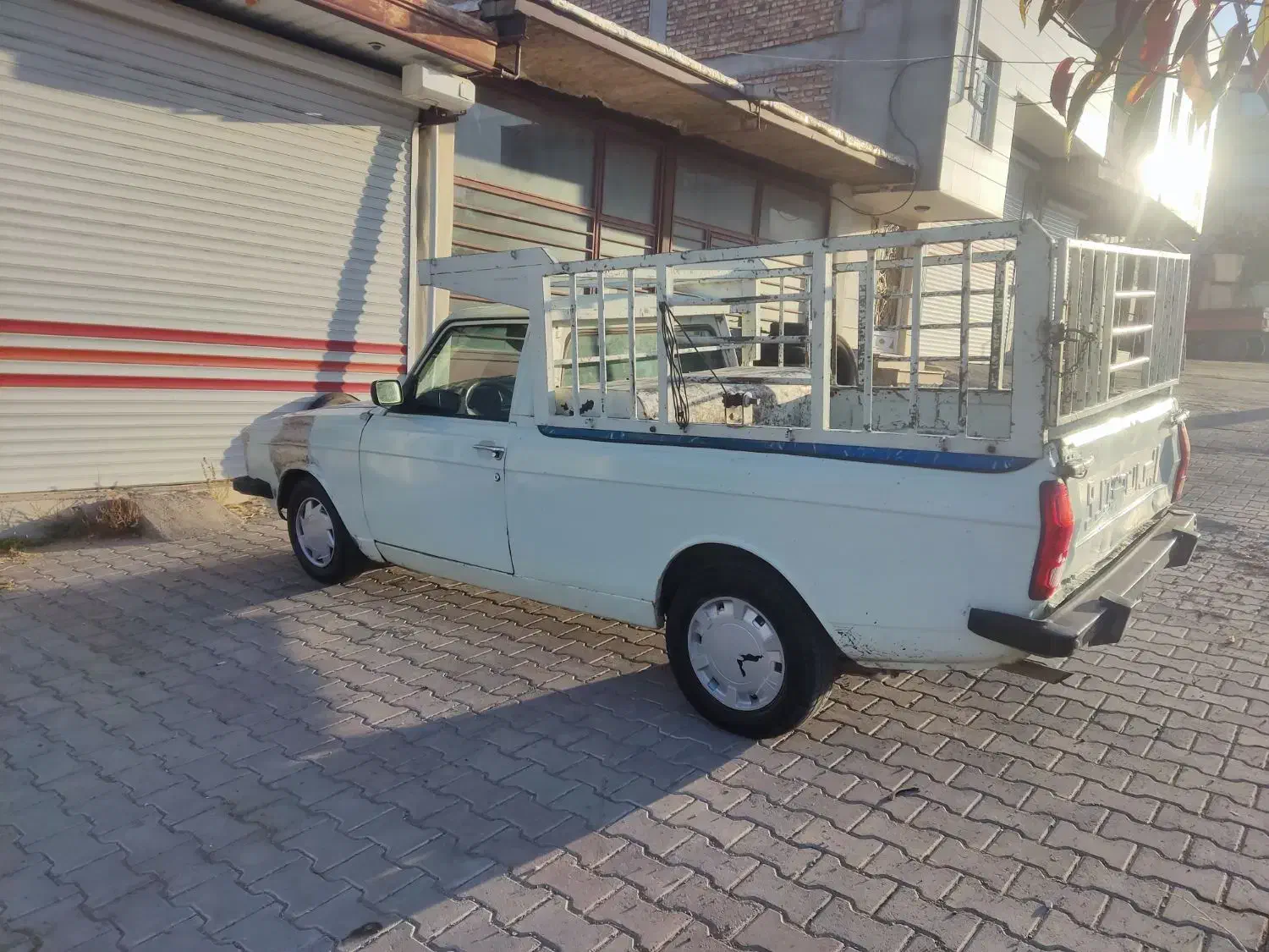 پیکان وانت|خودرو سواری و وانت|میانه, |دیوار