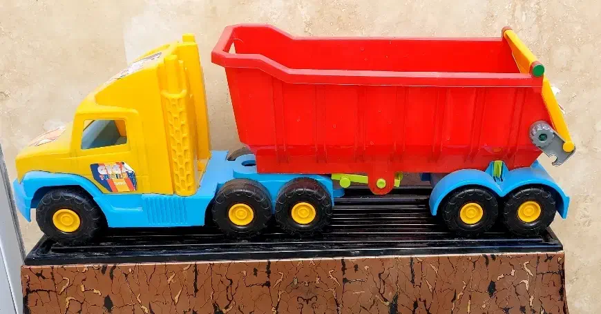 کامیون سالم و خوشگل|اسباببازی|مشهد, هفده شهریور|دیوار