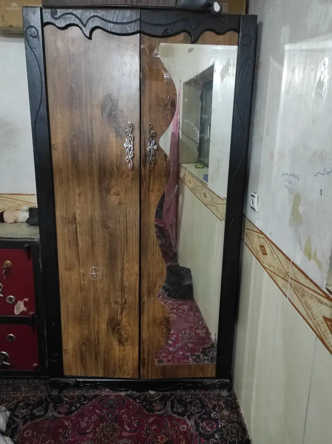 کمد|جاکفشی، کمد، دراور|میانه, |دیوار