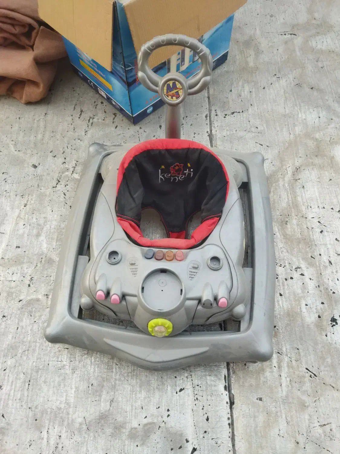 روروئک|کالسکه و لوازم جانبی|قم, قلعه کامکار|دیوار