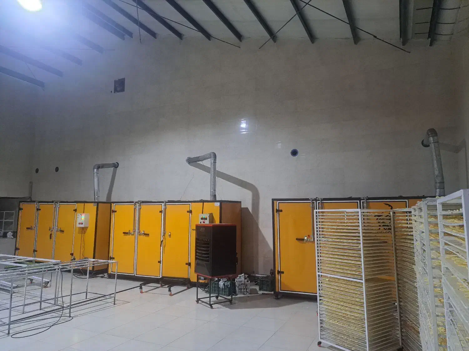 کارگاه میوه خشک|استخدام صنعتی، فنی، مهندسی|اهر, |دیوار