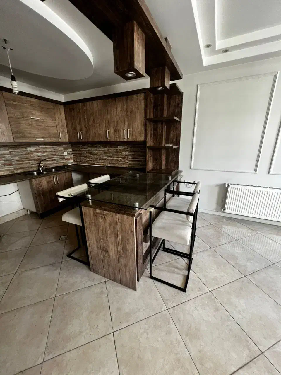 صندلی به همراه شیشه روی اپن (میزنهارخوری)|میز و صندلی غذاخوری|مشهد, الهیه|دیوار