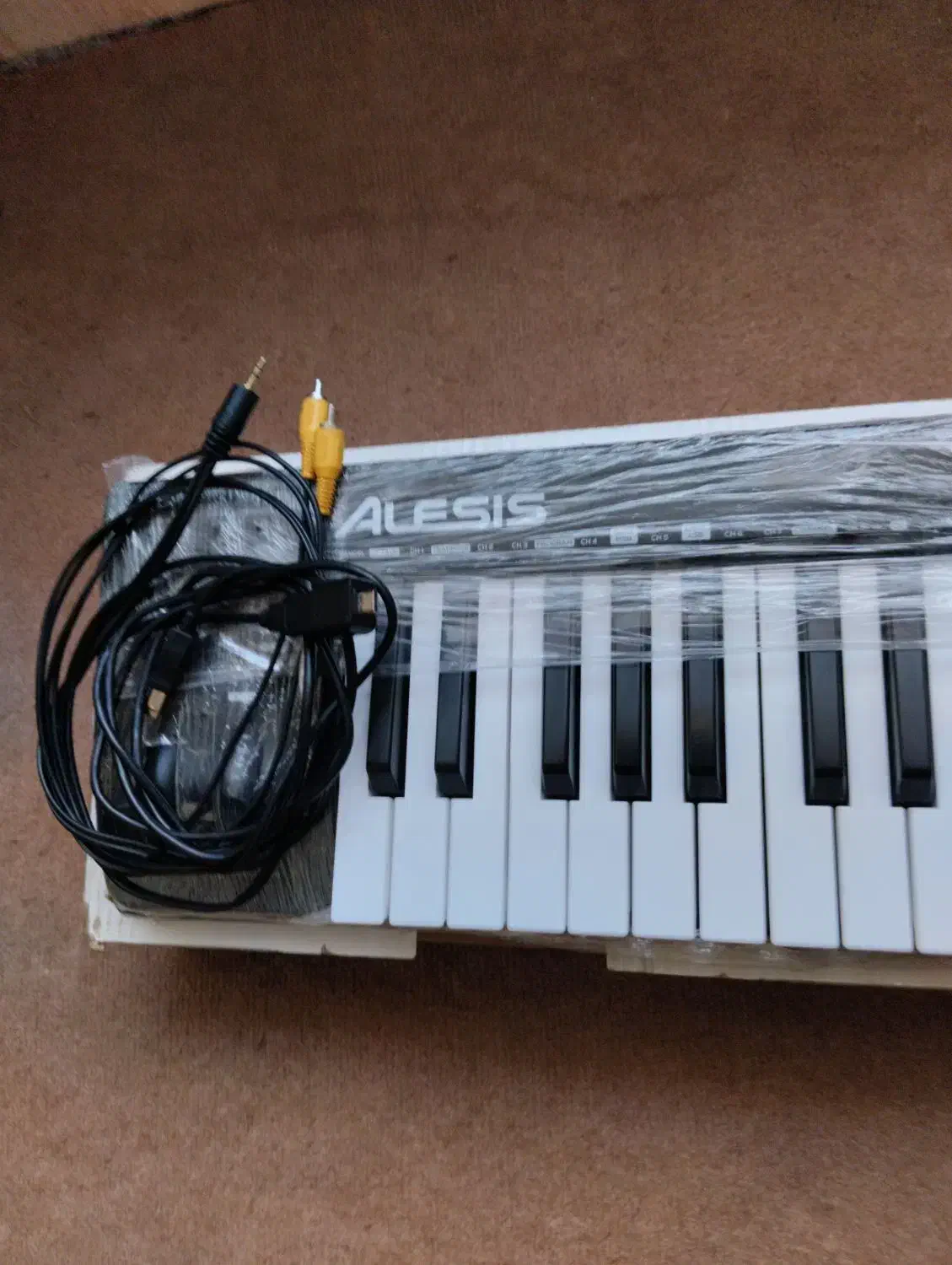 میدی کنترلر السیس ۴ اکتاو|پیانو، کیبورد، آکاردئون|تربت جام, میان جام|دیوار