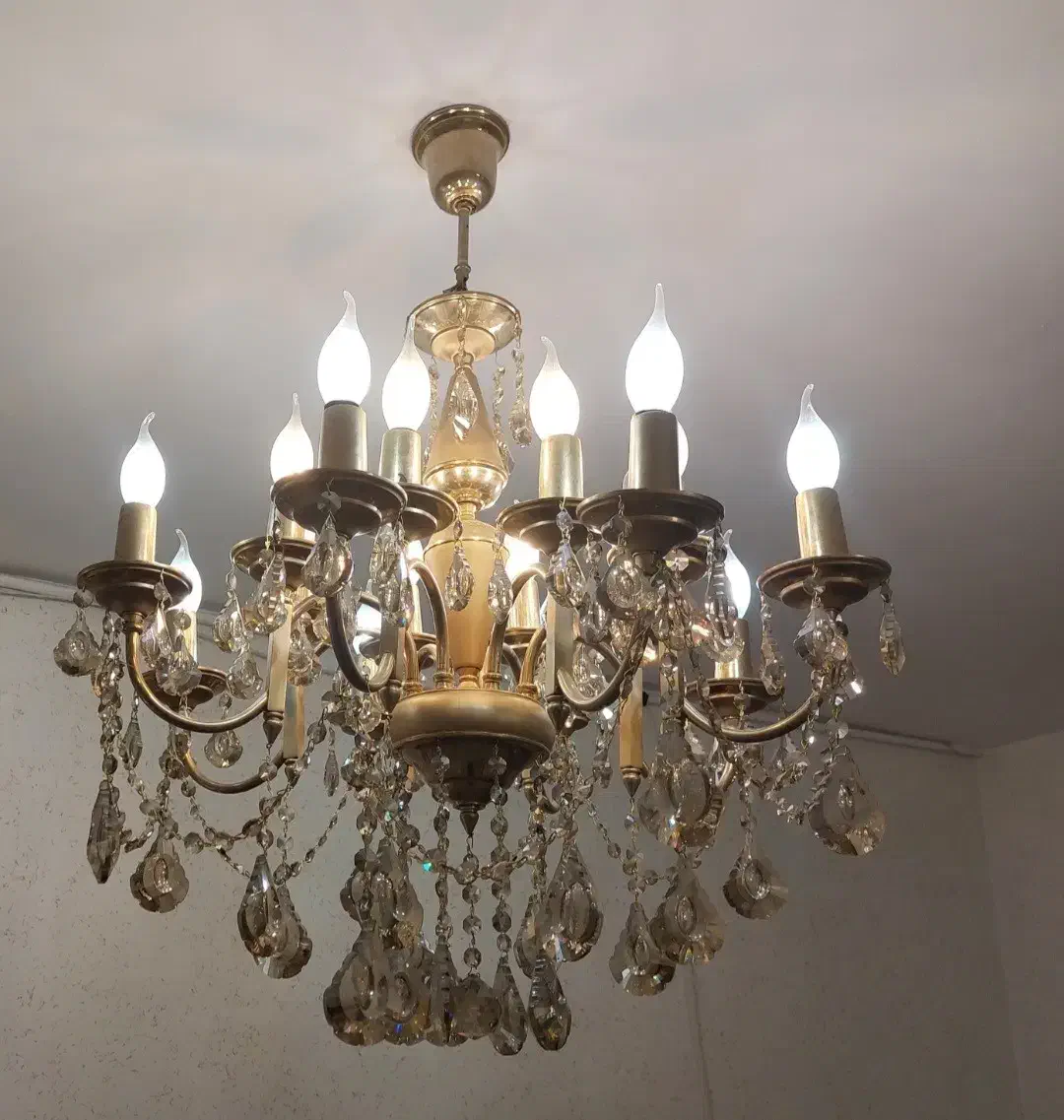 دو عدد لوستر ۸ و ۶ شاخه|لوستر و چراغ آویز|محمدشهر, همایون ویلا|دیوار