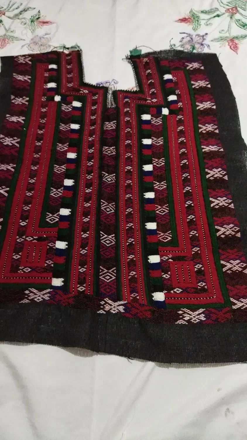 بدن آستین دست دوز|لباس|سراوان, |دیوار