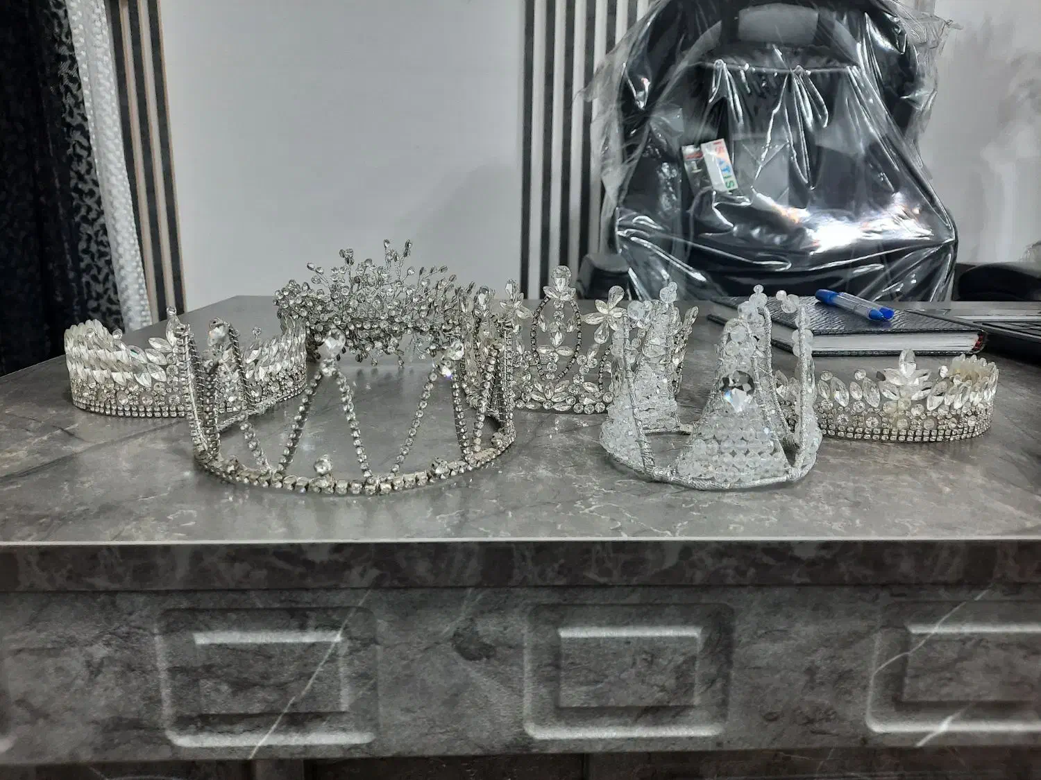 تاج و لباس عروس|زیورآلات و اکسسوری|کاشان, کوی اداره گاز|دیوار