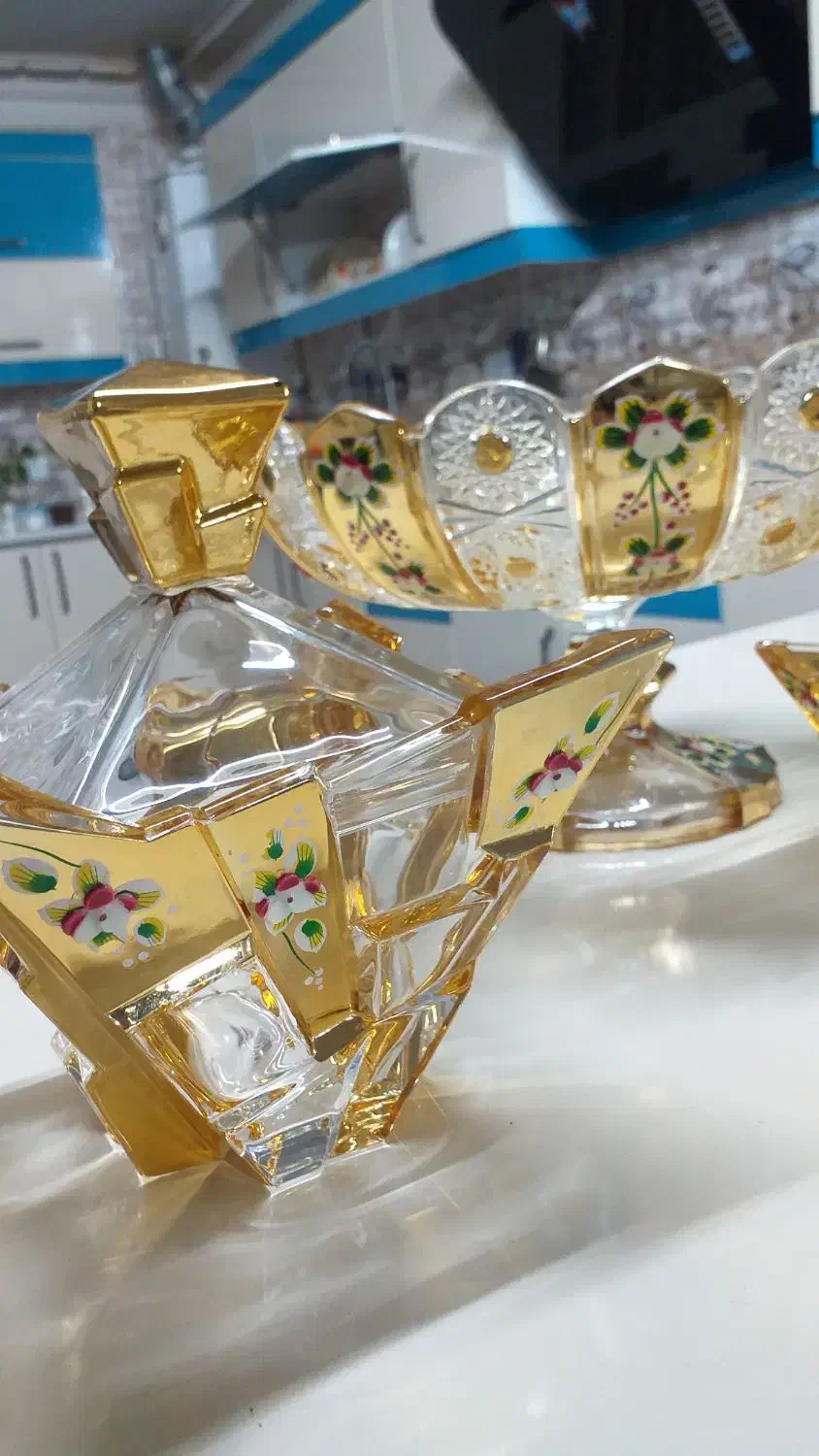 سرویس پزیرایی ۲۴ پارچه کریستال طلاکوب طرح قدیم|ظروف سرو و پذیرایی|پیر بکران, |دیوار