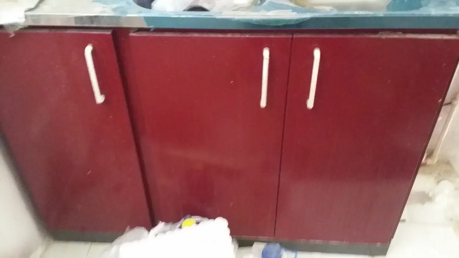 فروش ۸ متر کابینت زرشکی فلزی|مصالح و تجهیزات ساختمان|کرمان, |دیوار