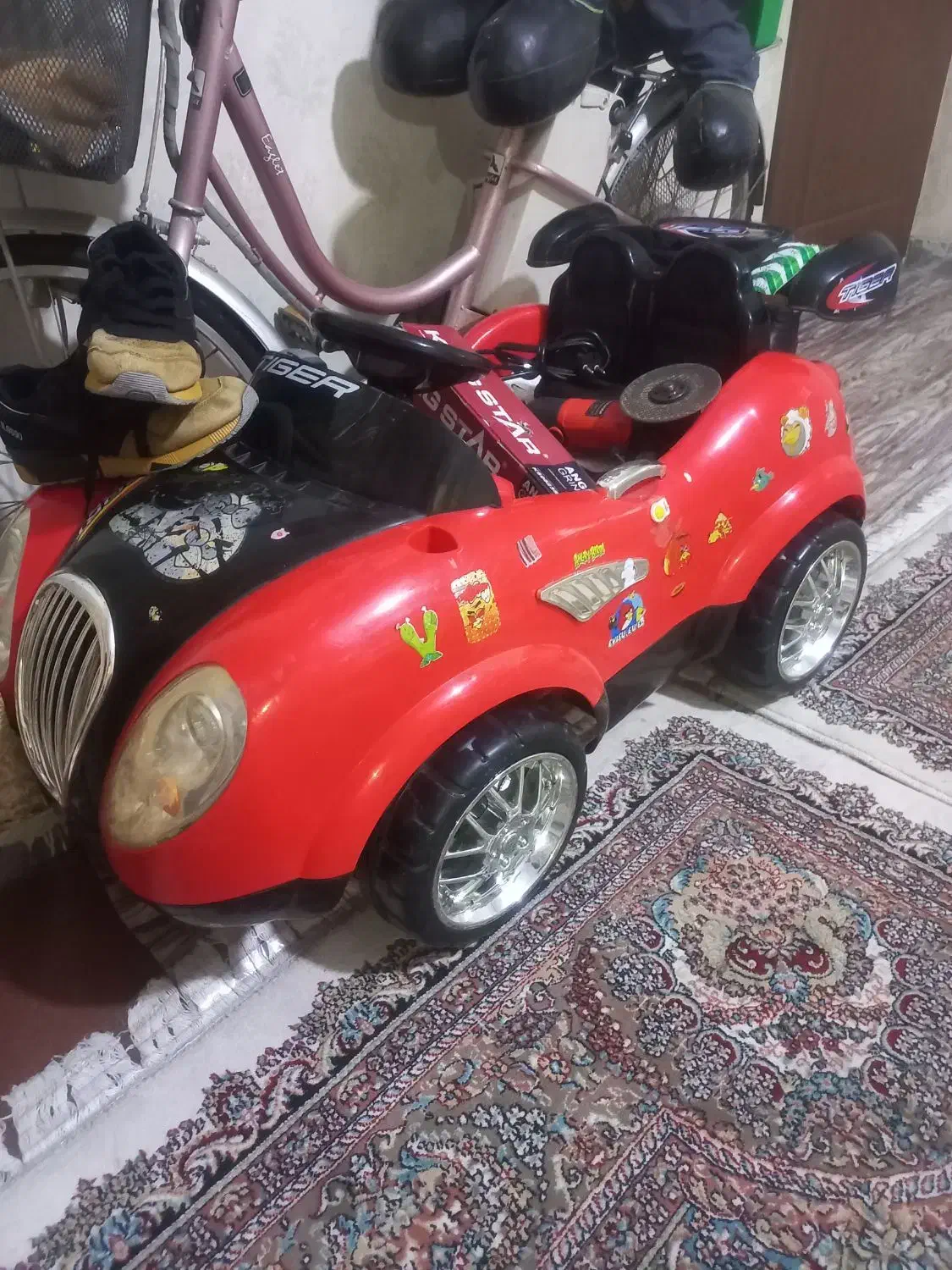 ماشین شارژی سالم به قیمت|اسباب‌بازی بچه|تهران, شهرک ولیعصر جنوبی|دیوار