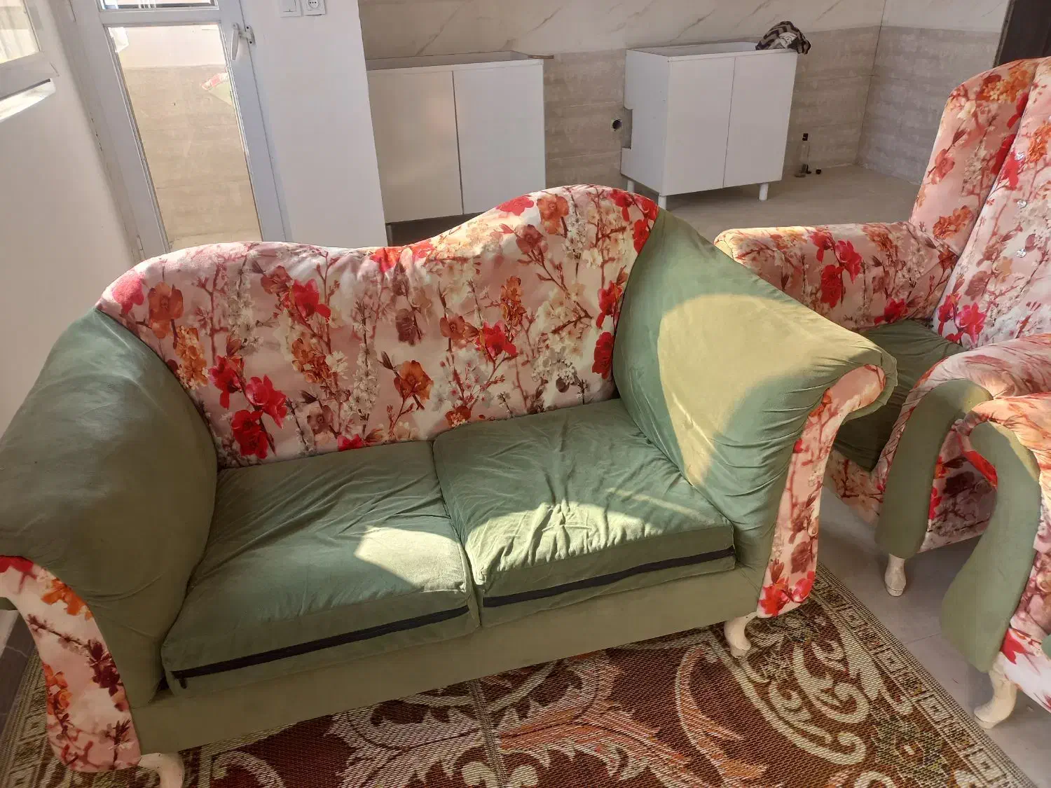 مبل|مبلمان خانگی و میز عسلی|رشت, دخانیات|دیوار