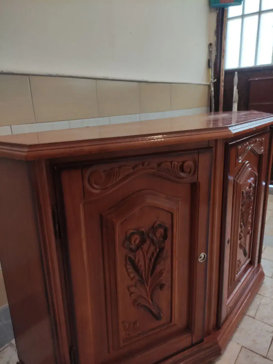 کمد و کنسول قدیمی|بوفه، ویترین، کنسول|قم, چهل درخت|دیوار