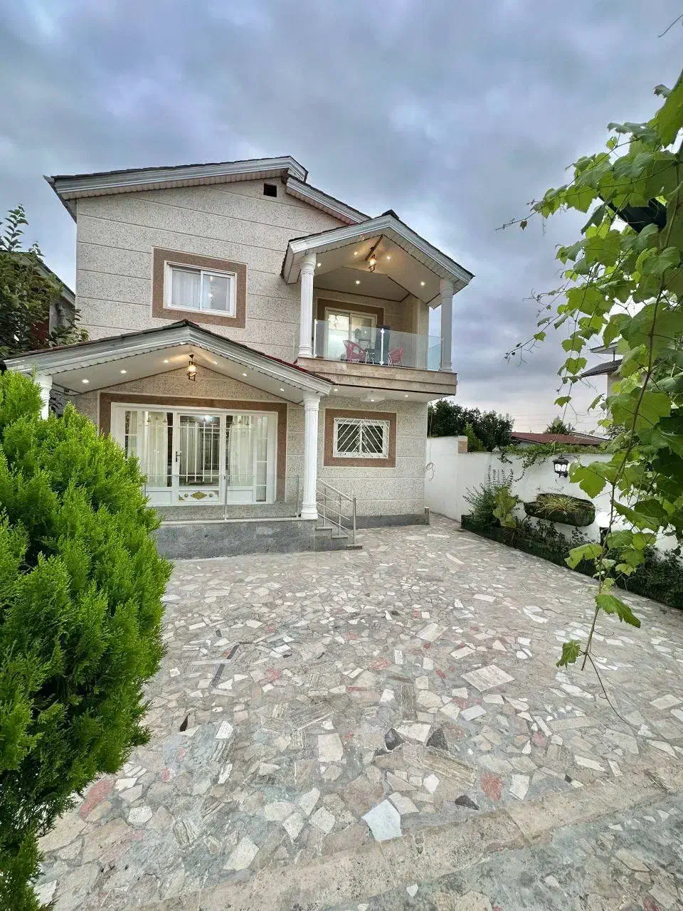 دوبلکس باشه و با این حیاط دلنشین دیگ تهران نمیری|فروش خانه و ویلا|آستانه سرا, |دیوار