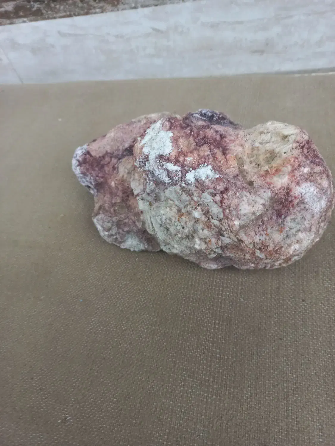 سنگ زیبا|کلکسیون اشیاء عتیقه|رشت, جانبازان|دیوار