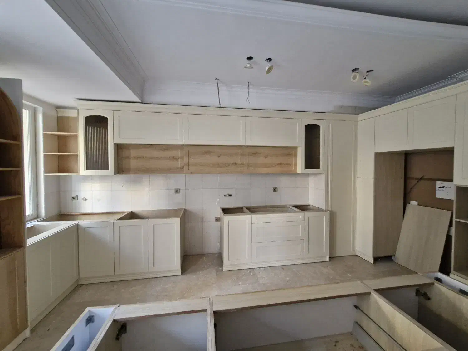 کمک نصاب کابینت و کمد دیواری نیازمندم|استخدام معماری، عمران و ساختمانی|تهران, آزادشهر|دیوار