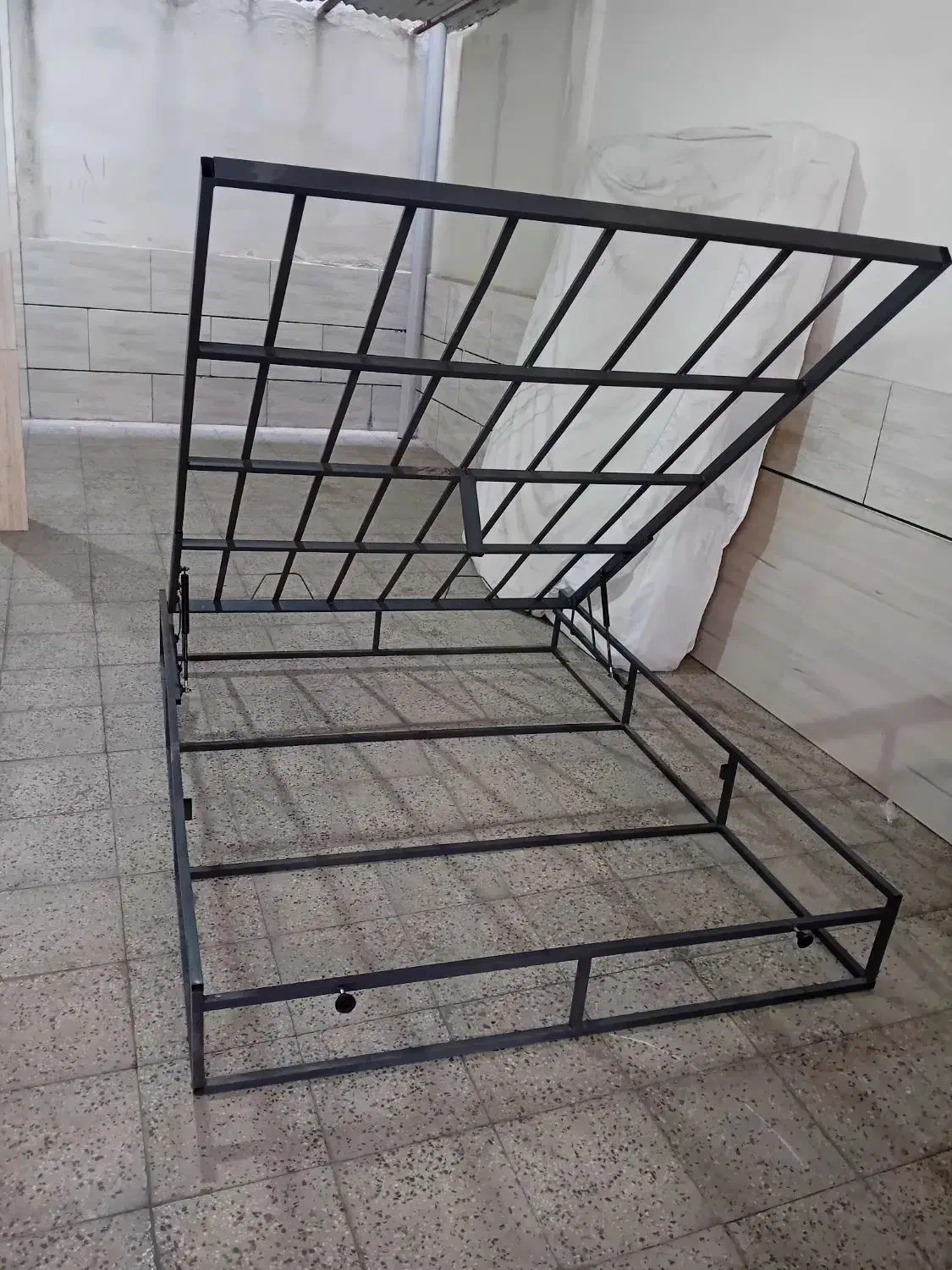 کفی تخت دونفره فلزی جکدار|تخت و سرویس خواب|مشکیندشت, |دیوار