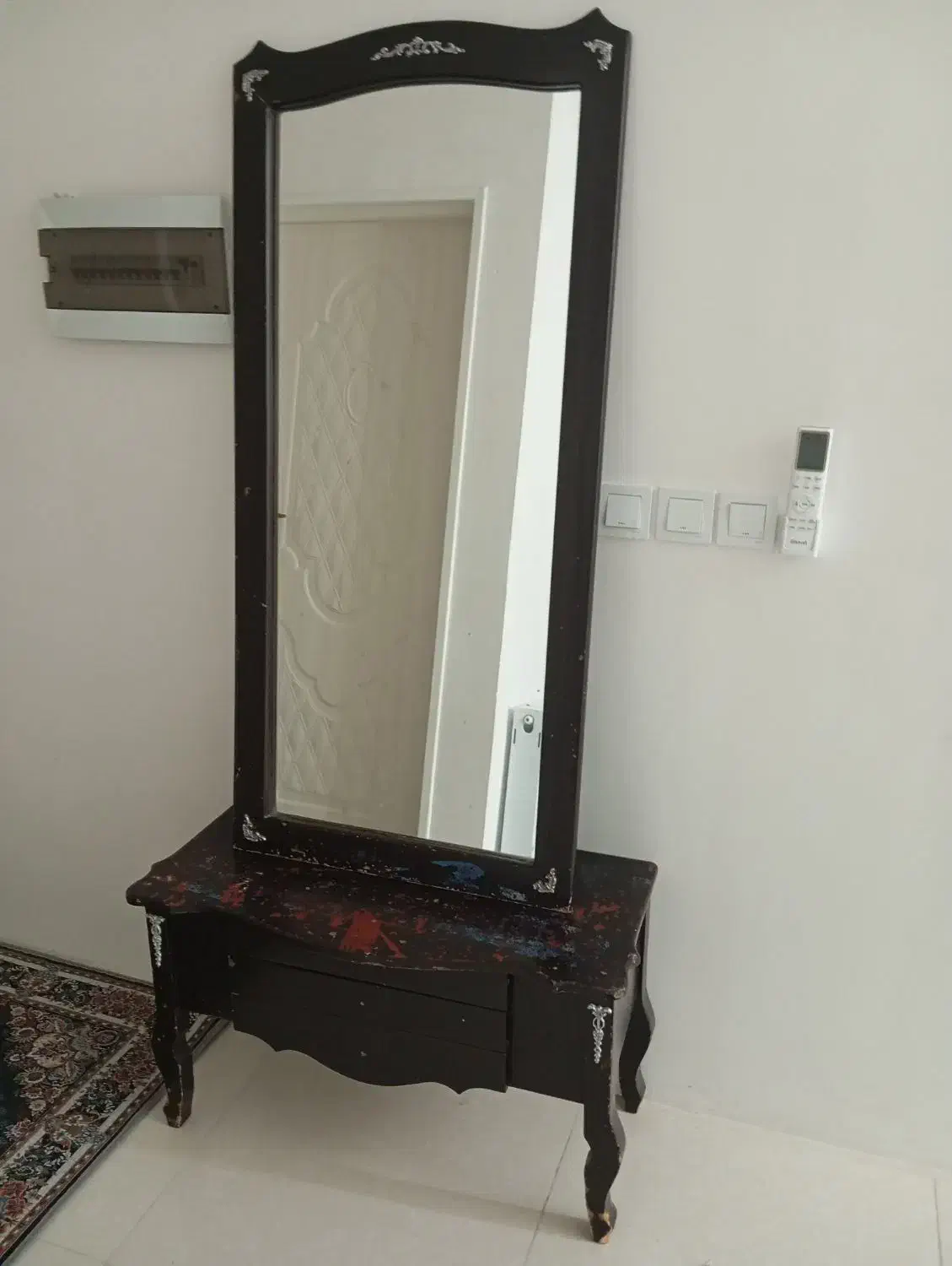 میز و آینه سالم فقط یه رنگ نیازه برا میز|مبلمان خانگی و میز عسلی|گلبهار, شهر جدید گلبهار|دیوار