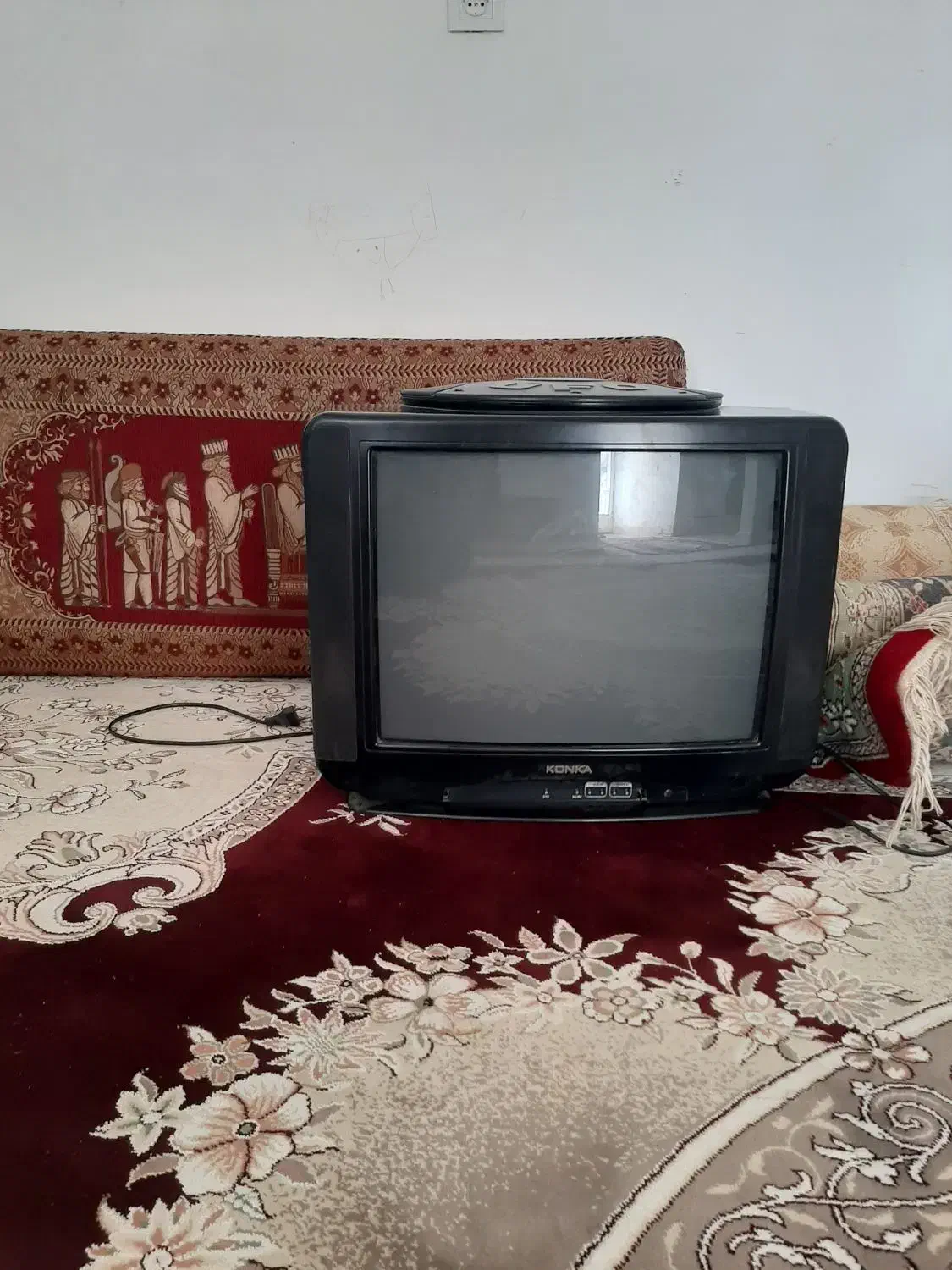 تلویزیون قدیمی نونو فقط کنترل نداره|تلویزیون و پروژکتور|ایلام, |دیوار