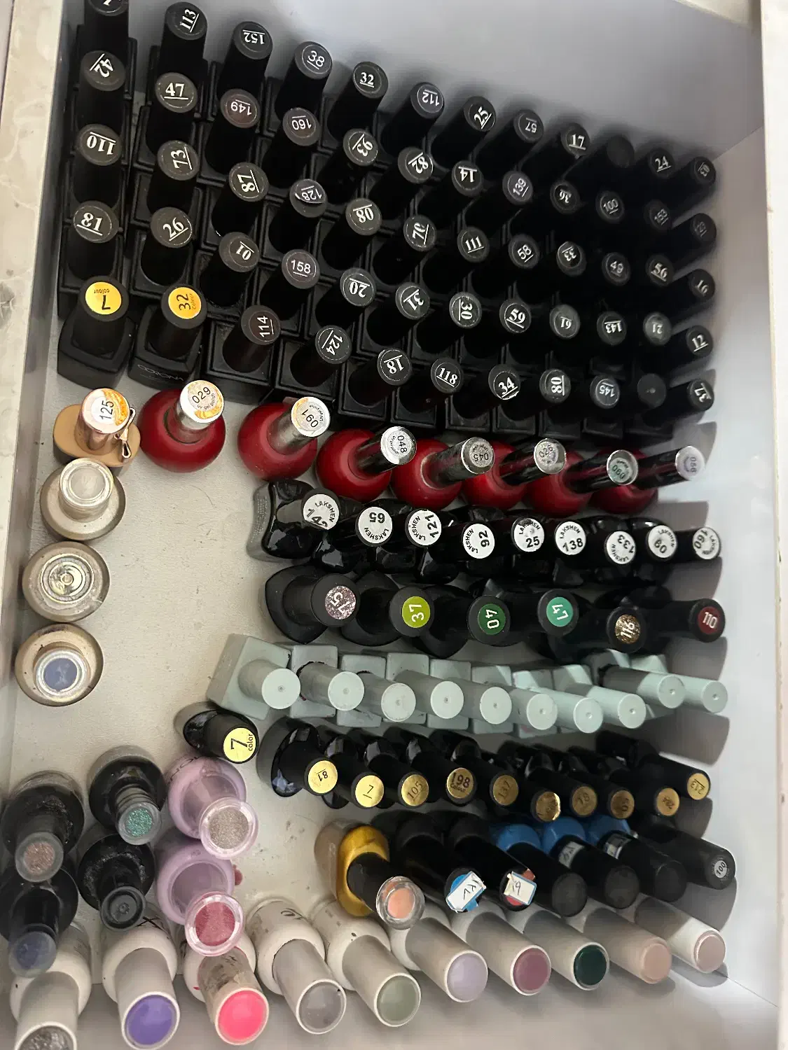 لوازم کاشت ناخن|آرایشگاه و سالن‌های زیبایی|بجنورد, |دیوار