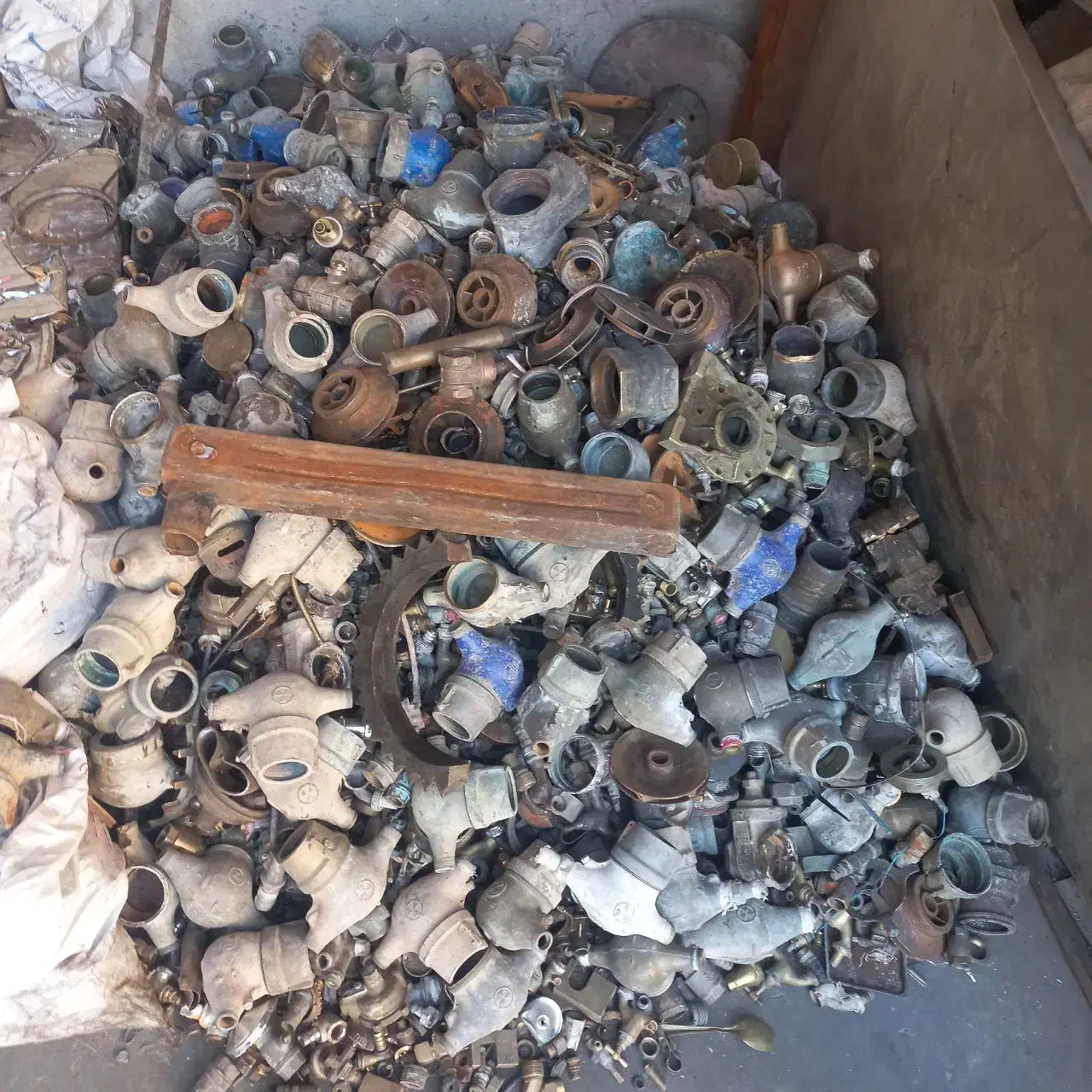 ضایعات فلزات رنگی و آهن به بالاترین قیمت|عمدهفروشی|هشتگرد, شهرک اداری|دیوار