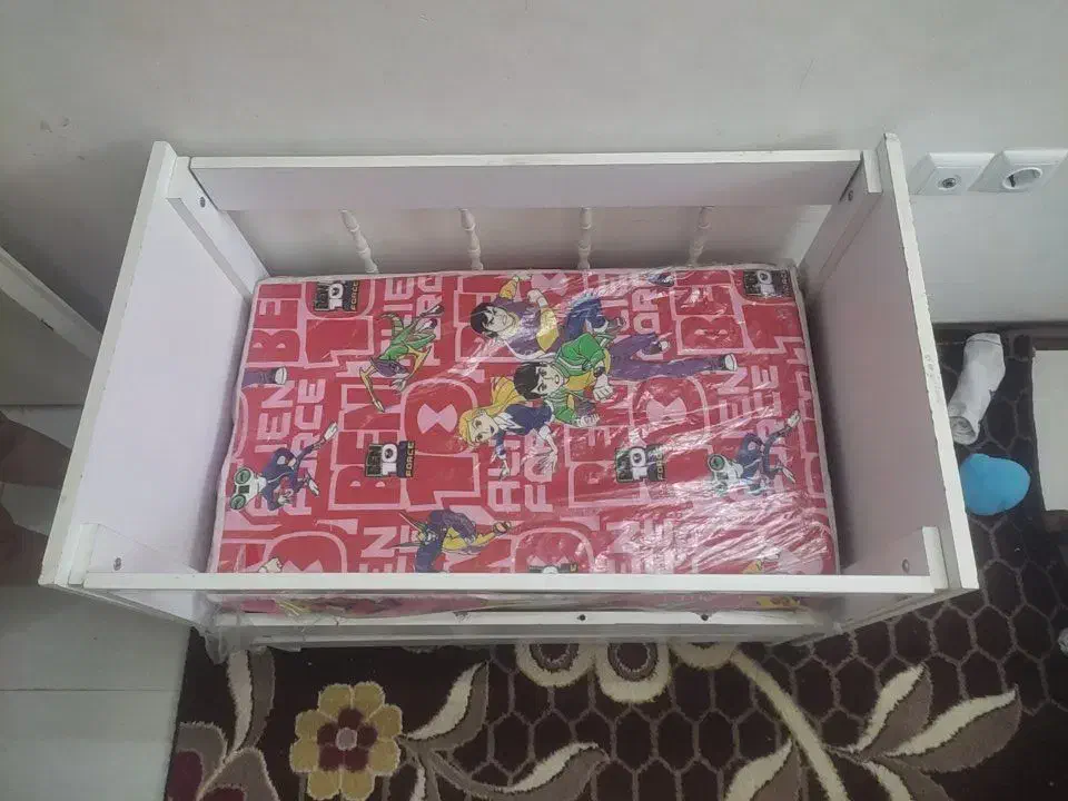 تخت کودک|تخت و صندلی بچه|قم, انسجام|دیوار