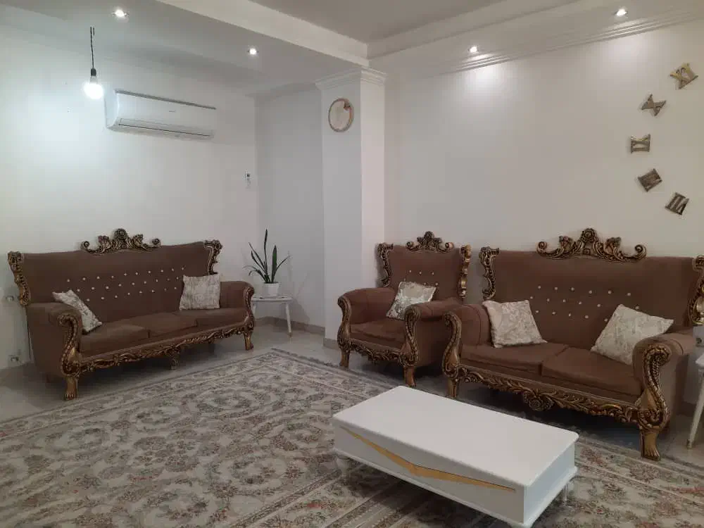 مبل سلطنتی ۷نفره|مبلمان خانگی و میز عسلی|رشت, باهنر|دیوار