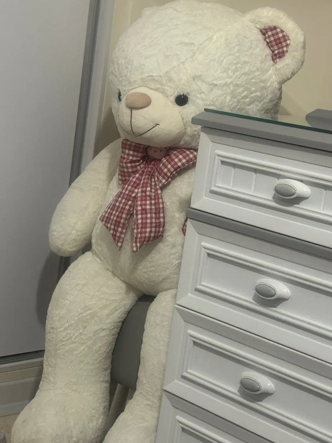 عروسک|اسباب‌‌بازی|تهران, آبشار تهران (دریاچه)|دیوار