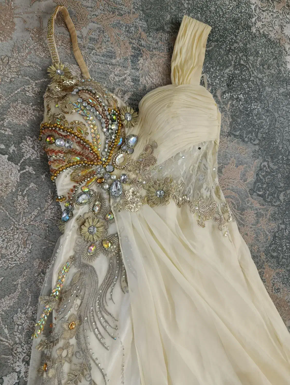 لباس مجلسی|لباس|نظرآباد, رسالت|دیوار