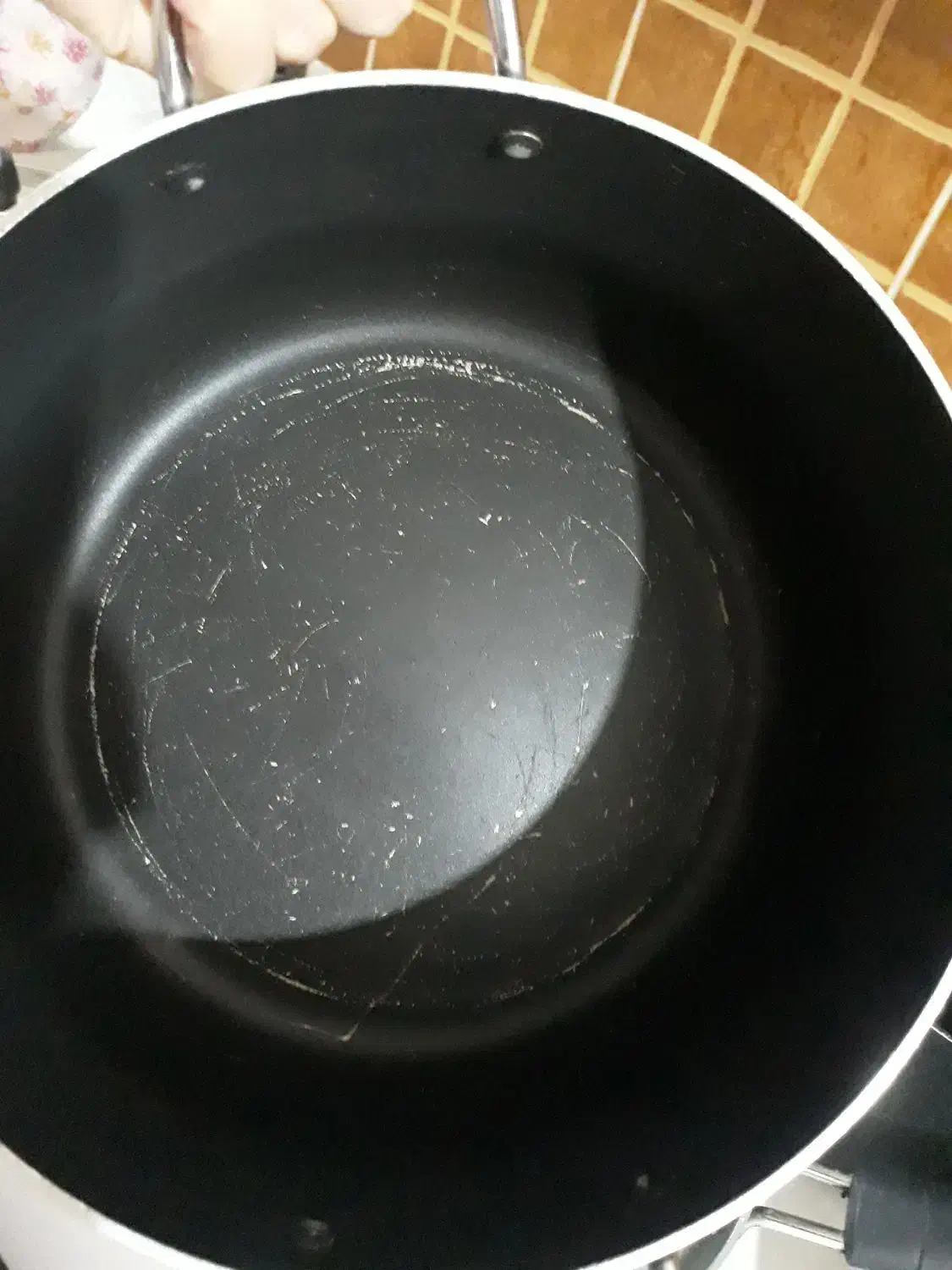 قابلمه و پایه قابلمه و سینی و اسپند دود کن برقی|ظروف پخت‌وپز|قزوین, |دیوار