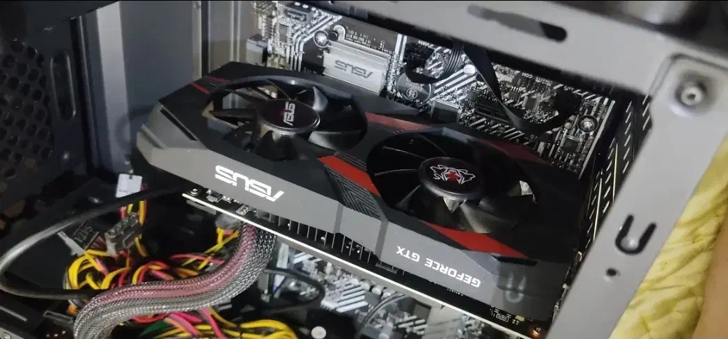 کارت گرافیک  قوی ۱۰۵۰|قطعات و لوازم جانبی رایانه|پاکدشت, شهرک انقلاب|دیوار