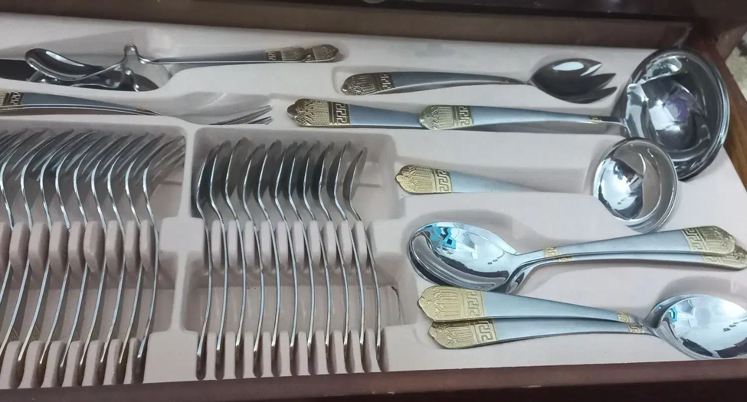 سرویس قاشق چنگال چوبی همراه با میز|ظروف سرو و پذیرایی|گلبهار, شهر جدید گلبهار|دیوار