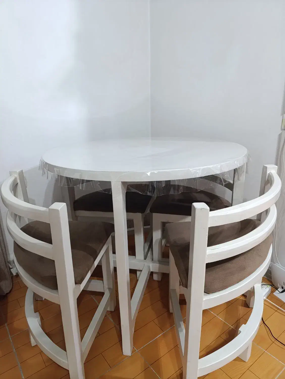 میز ناهار خوری ۴ نفره|میز و صندلی غذاخوری|بندر انزلی, آذربایجان|دیوار