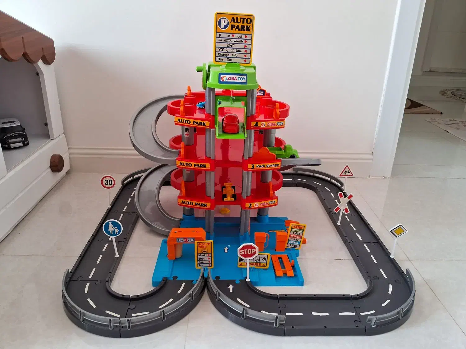 پارکینگ طبقاتی همراه با ۴ عدد ماشین|اسباب‌‌بازی|قزوین, |دیوار