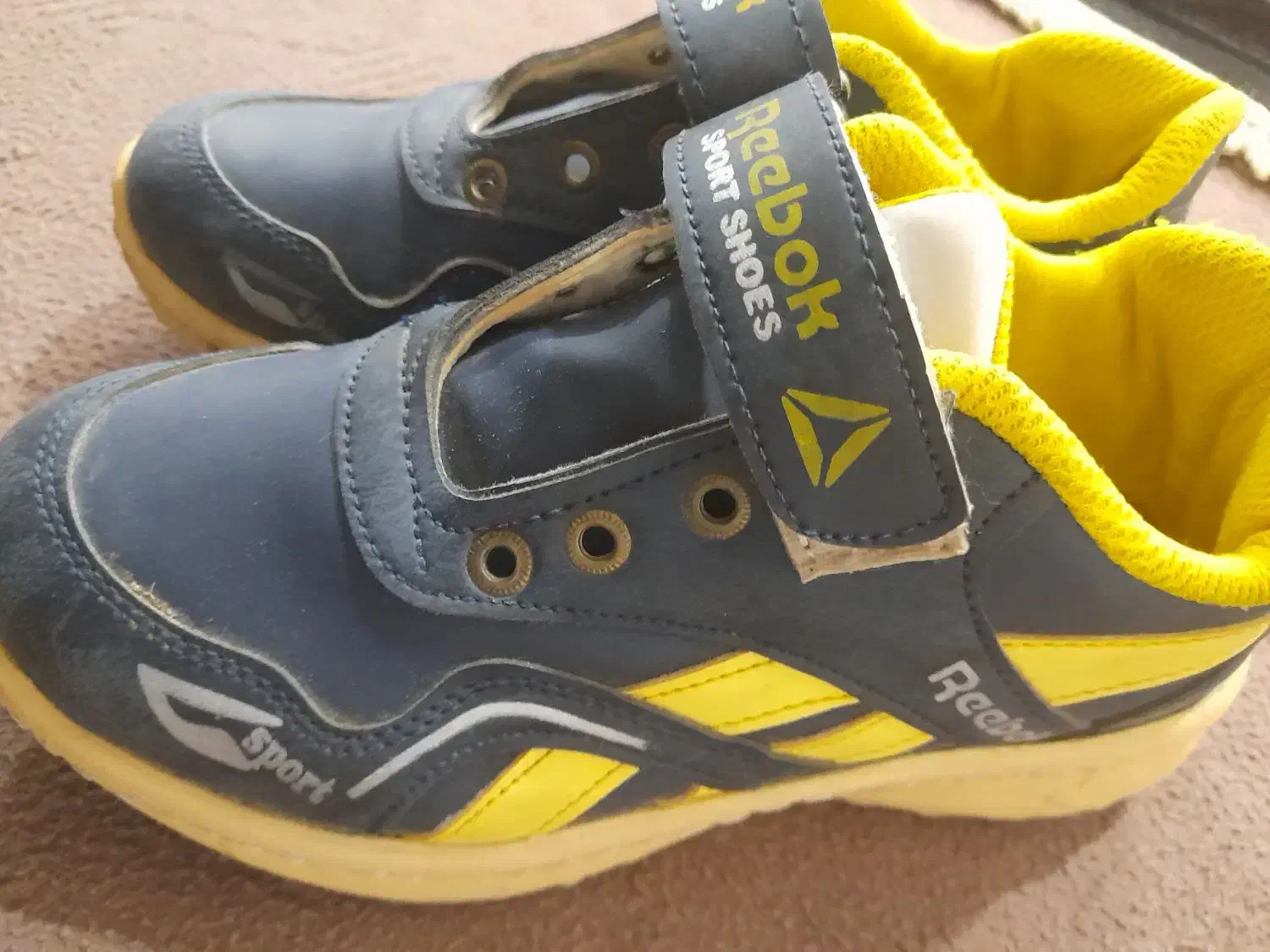 کفش|کیف، کفش، کمربند|سلماس, |دیوار