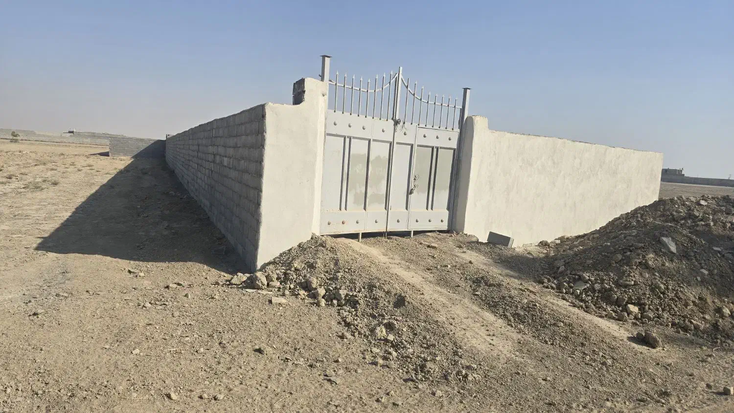 پلاک چهاردیواری/۷۲۰ متر/بر اتوبان/بدون عقب نشینی|فروش دفتر صنعتی، کشاورزی، تجاری|اصفهان, فرودگاه شهید بهشتی|دیوار