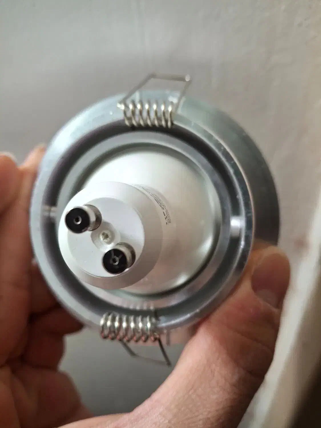 ۴عدد هالوژن به فروش می رسد|لامپ و چراغ|اصفهان, بهارستان (مخابرات)|دیوار