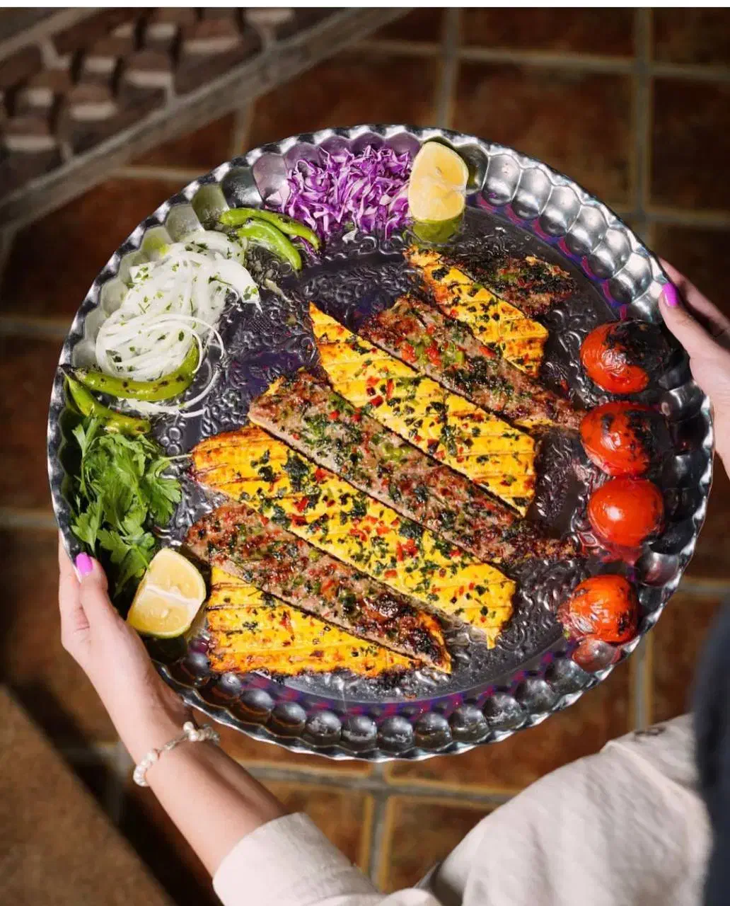 کارگر ساده. پیک موتوری با سه وعده غذا و جای خواب|استخدام خدمات فروشگاه و رستوران|تهران, شیخ هادی|دیوار