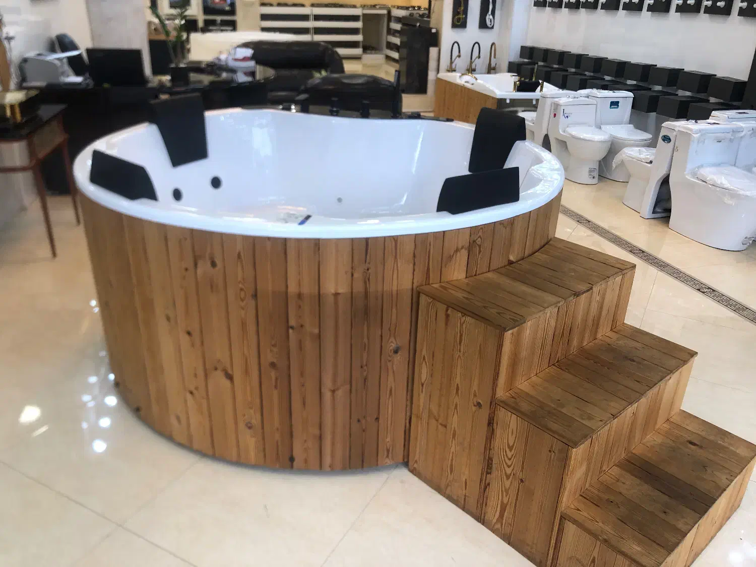 به یک نفر نیروی آقای جوان با انرژی بالا|استخدام خدمات فروشگاه و رستوران|رامسر, |دیوار