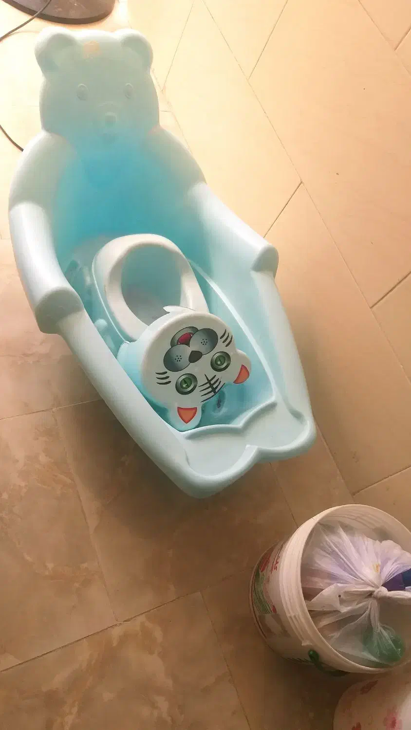 لگن پلاستیک بچه در حد نو ۳۵۰|اسباب و اثاث بچه|یزد, |دیوار