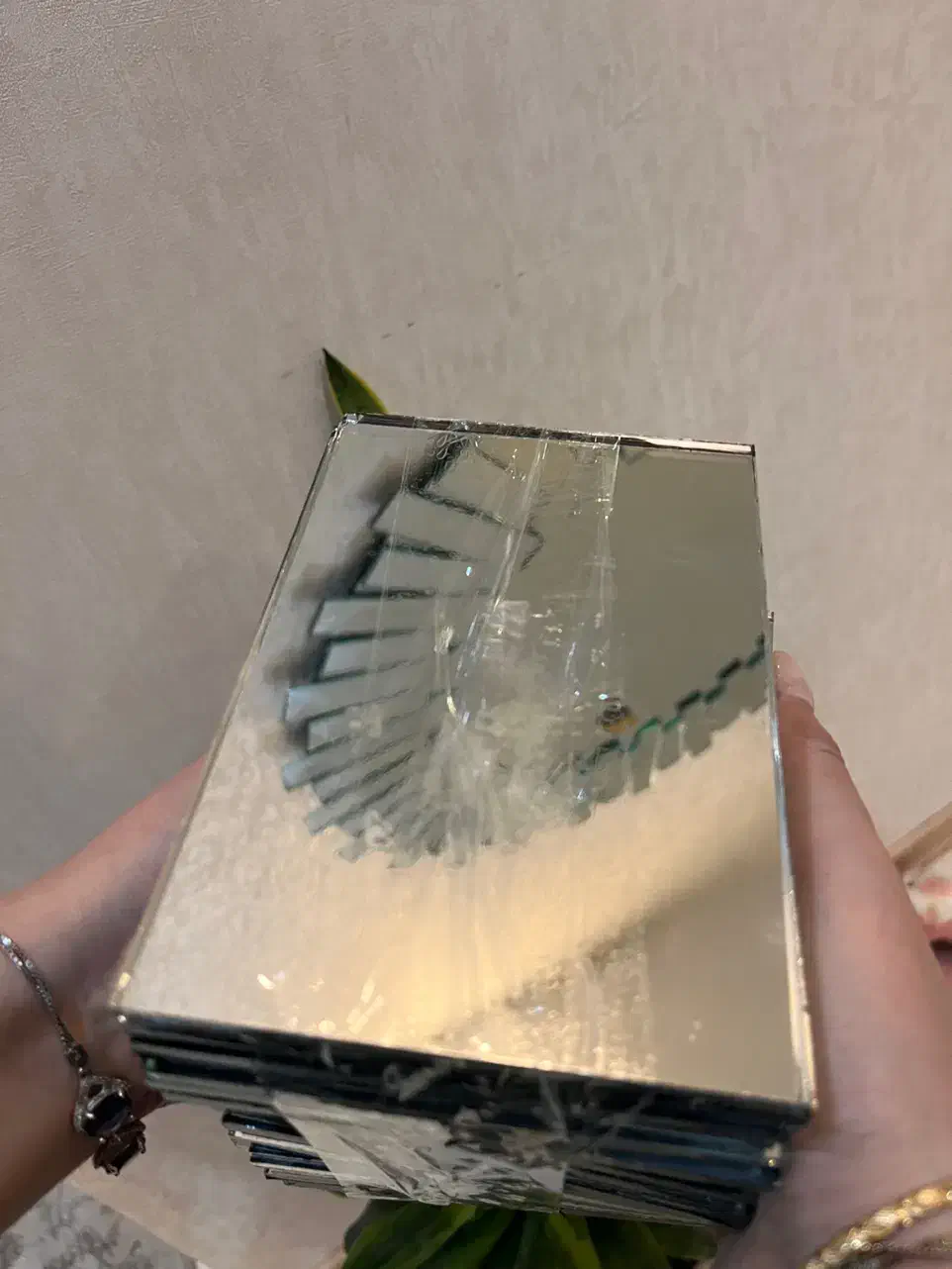 اینه|آینه|مشهد, راهنمایی|دیوار