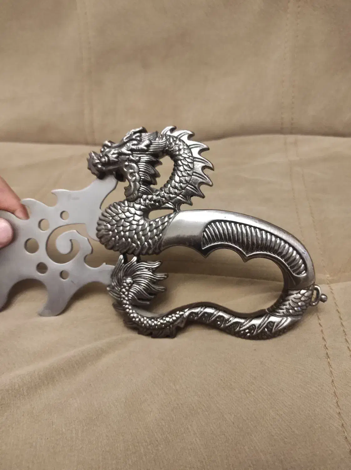 خنجر|کلکسیون اشیاء عتیقه|پردیس, فاز ۳|دیوار