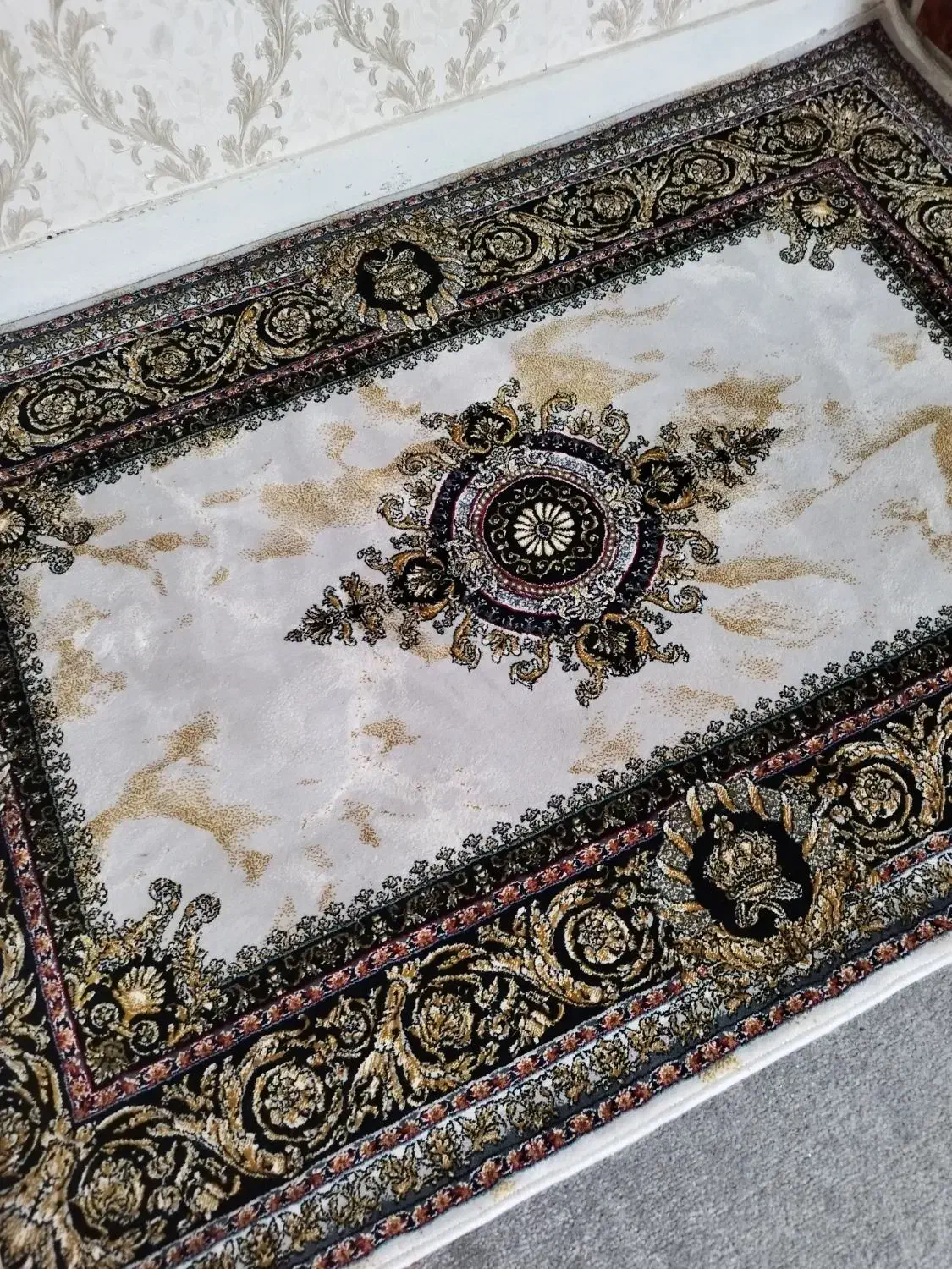 فرش ۷۰۰ شانه طرح ورساچ|فرش|مشکیندشت, |دیوار