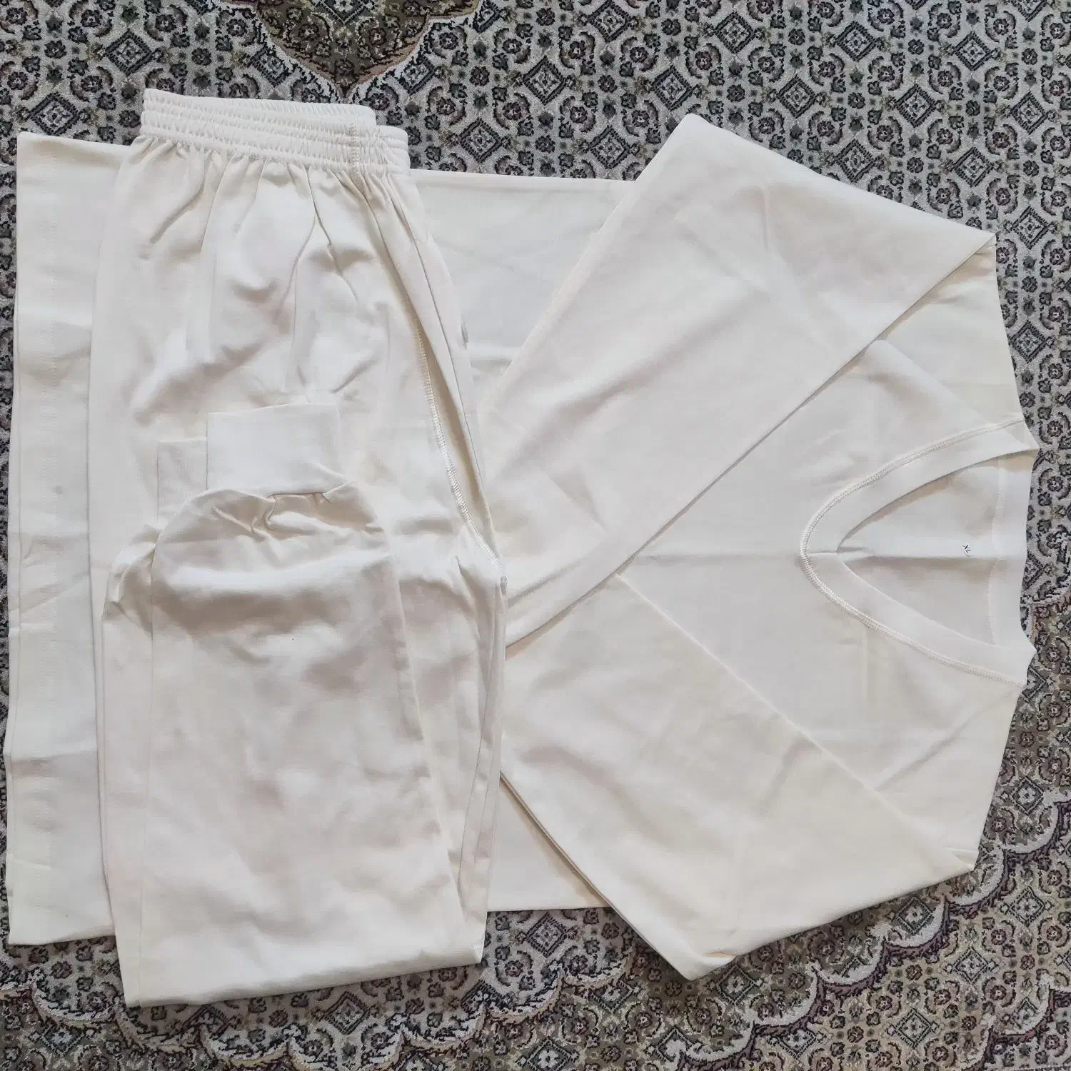 لباس زیر گرم اقایان|لباس|ری, شهید غیوری (ابن باویه)|دیوار