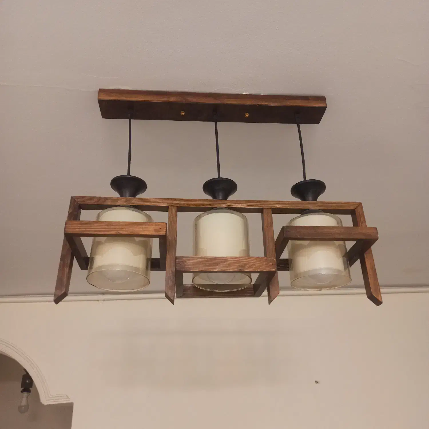 لوستر چوبی در حد نو|لوستر و چراغ آویز|اندیشه, اندیشه فاز ۵|دیوار