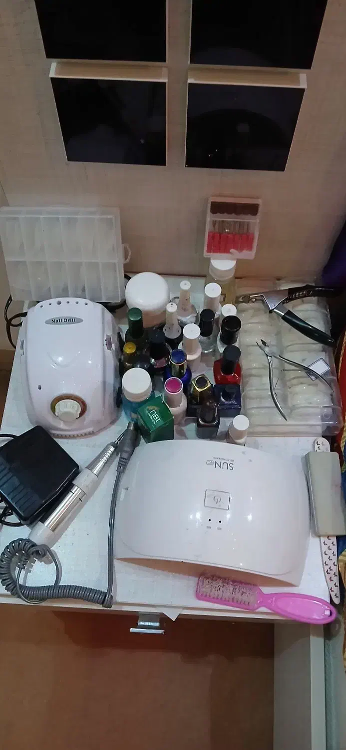 لوازم کامل کاشت ناخن سوهان نیاز به تعمیر|آرایشی، بهداشتی، درمانی|همدان, |دیوار