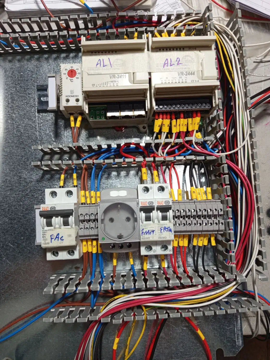 پیمانکار برق 0تا100|خدمات پیشه و مهارت|کرج, گلشهر|دیوار