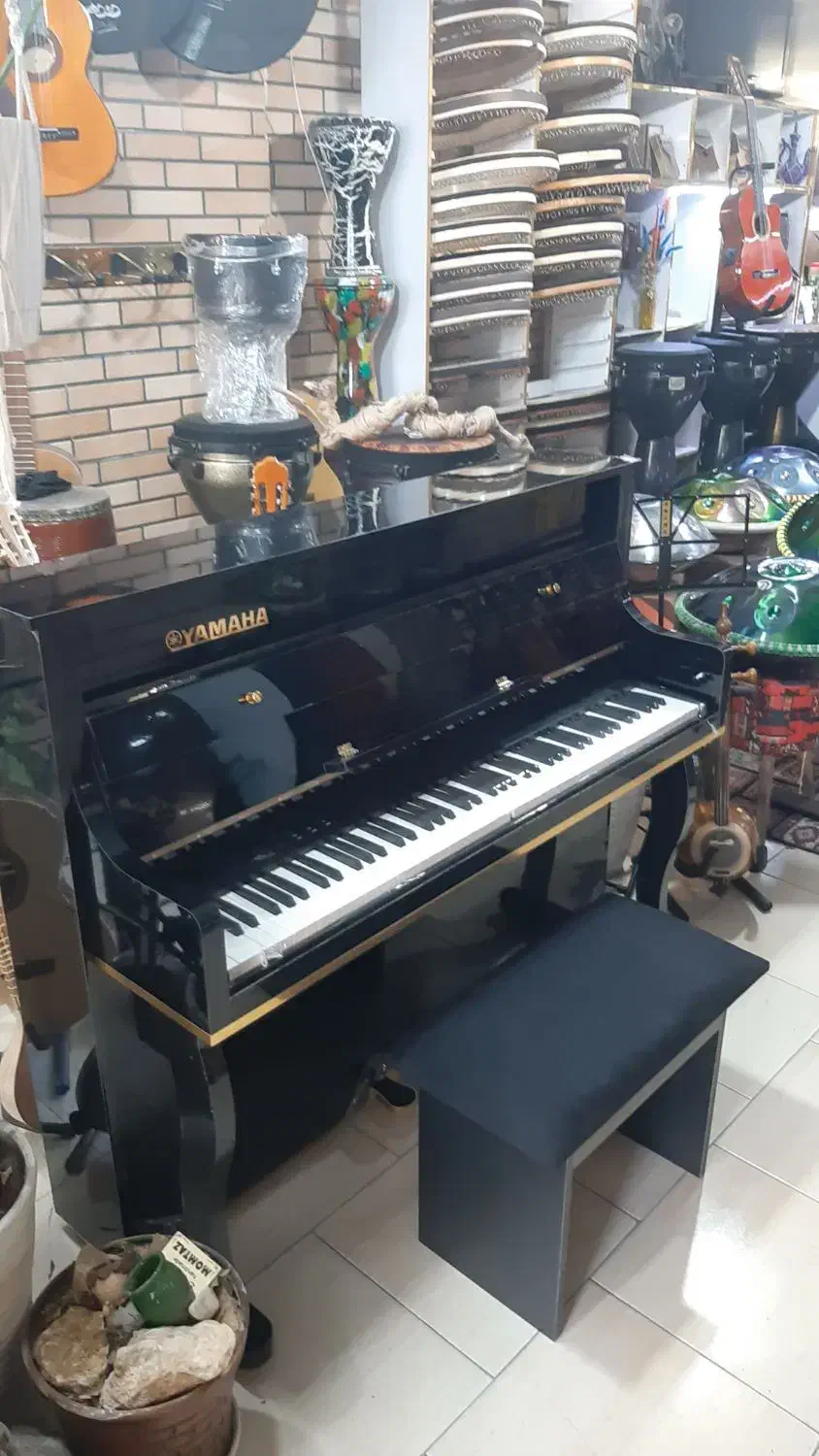 پیانو همراه کابین هایگلس ترک|پیانو، کیبورد، آکاردئون|قدس, شهر‌قدس|دیوار