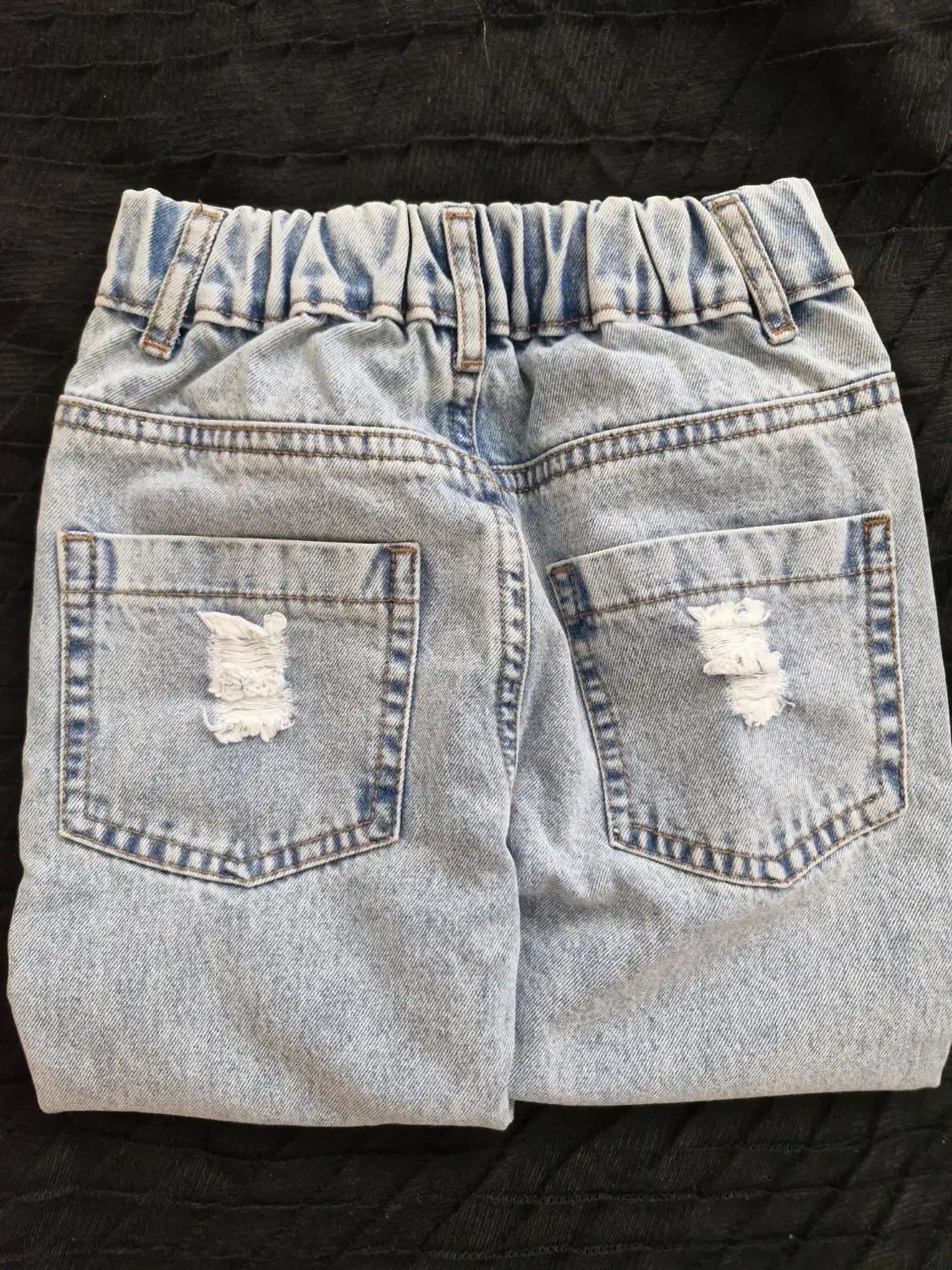 شلوار لی پسرانه|کفش و لباس بچه|اندیشه, اندیشه فاز ۴|دیوار